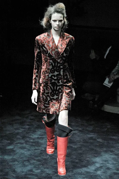 Look 10